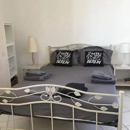 T2 A San Cipriano A 500m De La Place Apartment *